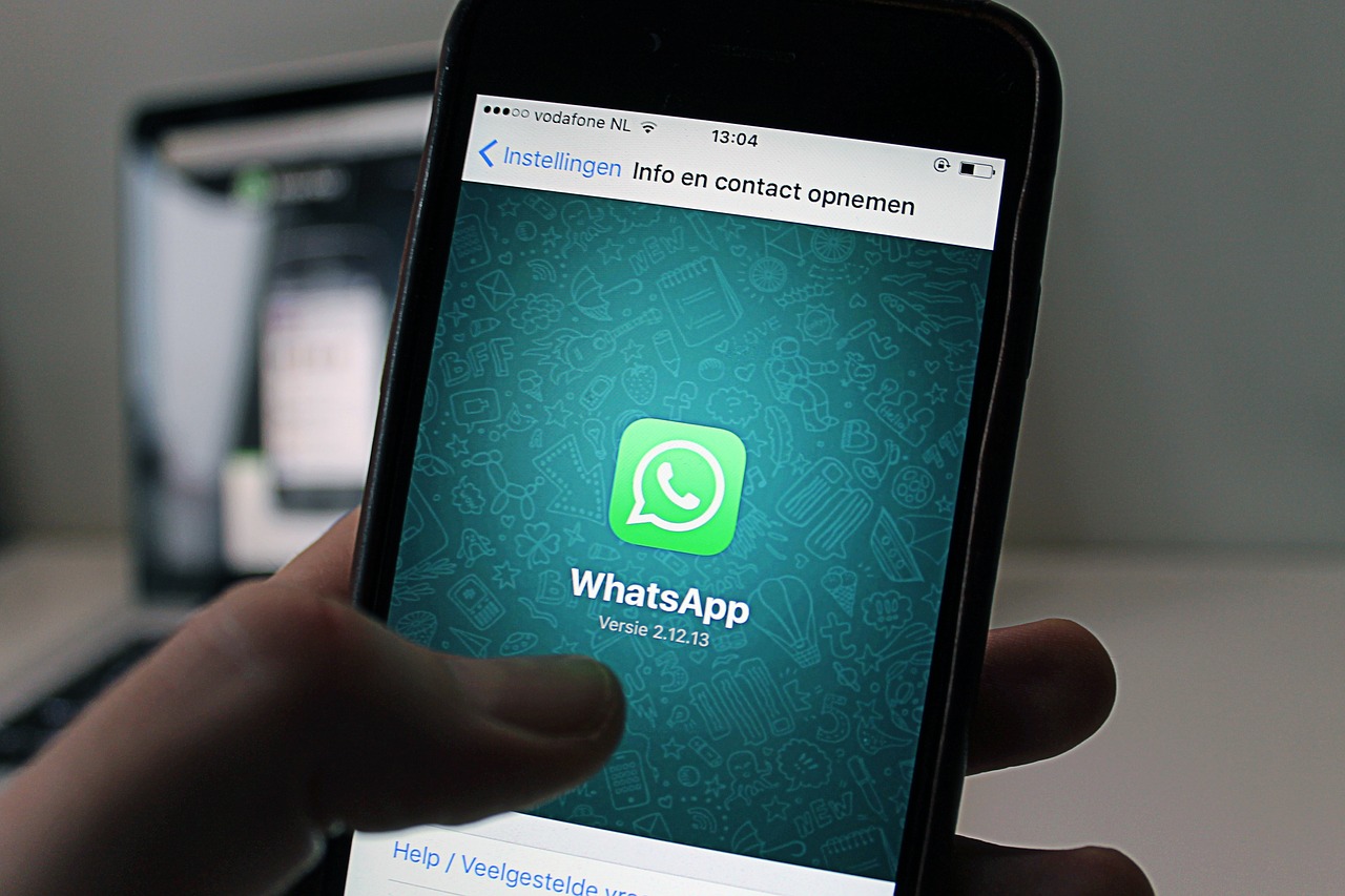 Comunicare a spunte blu WhatsApp e la nuova comunicazione